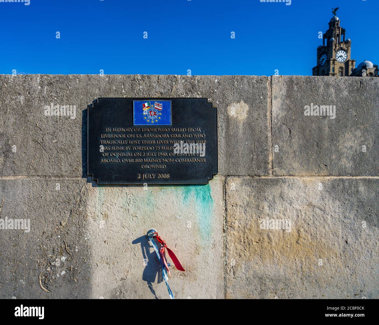 SS Arandora Star Memorial an Liverpools Waterfront am Pier Head. Das Schiff wurde 1940 während des 2. Weltkrieges mit einem schweren Verlust an zivilem Leben versenkt. Stockfoto