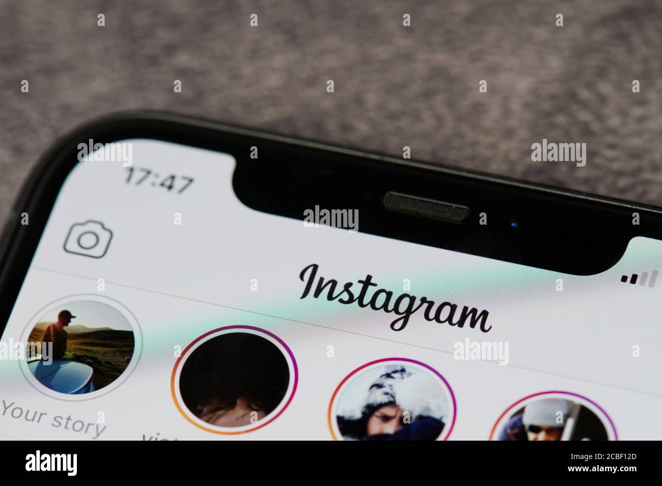 New york, USA - 12. august 2020: Instagram Stories auf dem iphone Smartphone Makro Nahaufnahme im Bildschirm Stockfoto