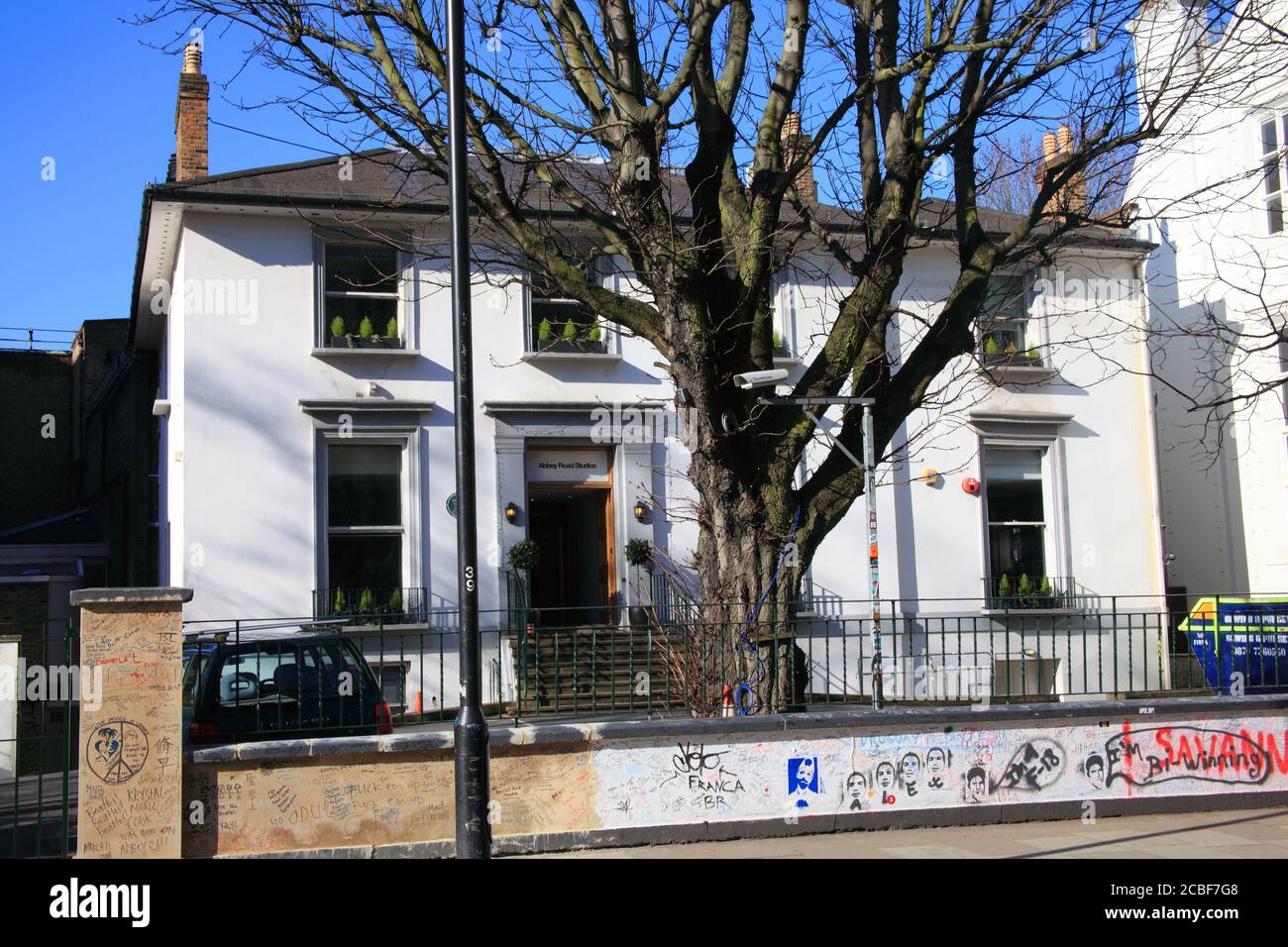 London, Vereinigtes Königreich, Mar 19, 2011 : Abbey Road EMI Recording Studios in St Johns Wood berühmt für die Beatles und ist ein beliebtes Reiseziel Stockfoto