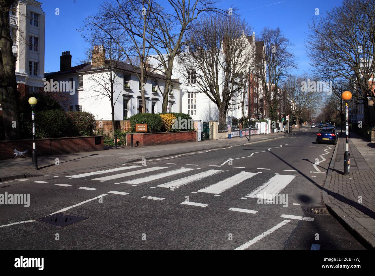 London, Vereinigtes Königreich, Mar 19, 2011 : das berühmte Abbey Road Zebra Crossing in den EMI Aufnahmestudios auf dem Beatles Album, das ein Pop ist Stockfoto