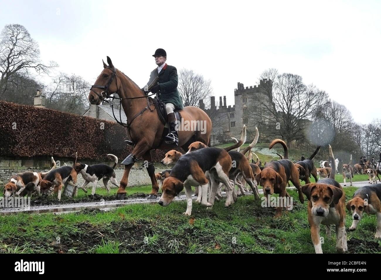 Die High Peak Harries treffen sich in Hadden Hall Derbyshire, wo Edward Manners, Bruder des Herzogs von Rutland, und seine Familie im Peak Distr auf der Jagd sind Stockfoto