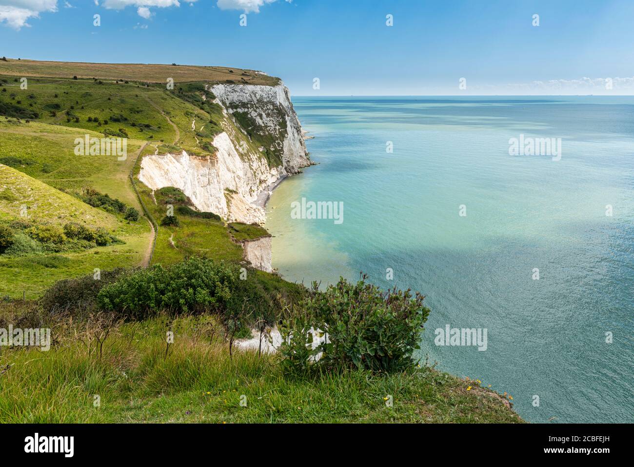 Die weißen Klippen von Dover und der englische Kanal in Kent, England Stockfoto
