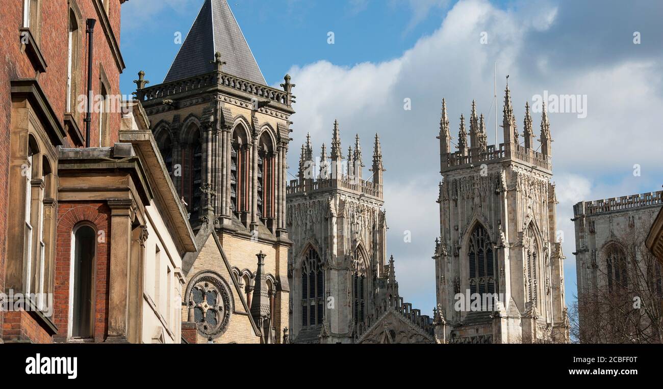 St. Wilfrid's katholische Kirche und York Minster in der City of York, Yorkshire, England. Stockfoto