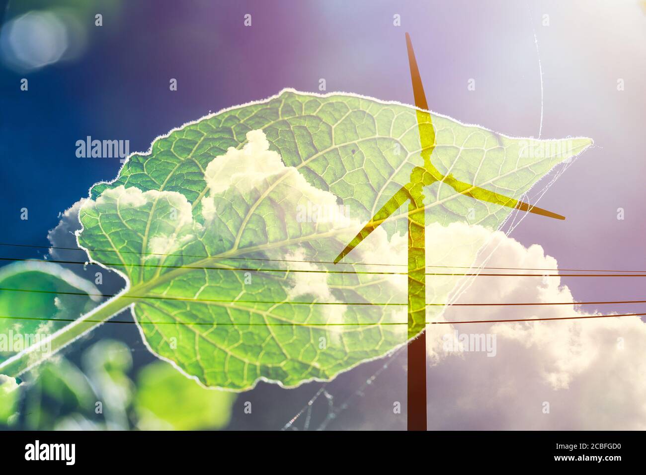 Windturbine auf Wolke Himmel Overlay mit grünen Pflanzenblatt Für umweltverträglichen Energieerzeuger und umweltfreundliche Energieerzeugung Konzept Stockfoto
