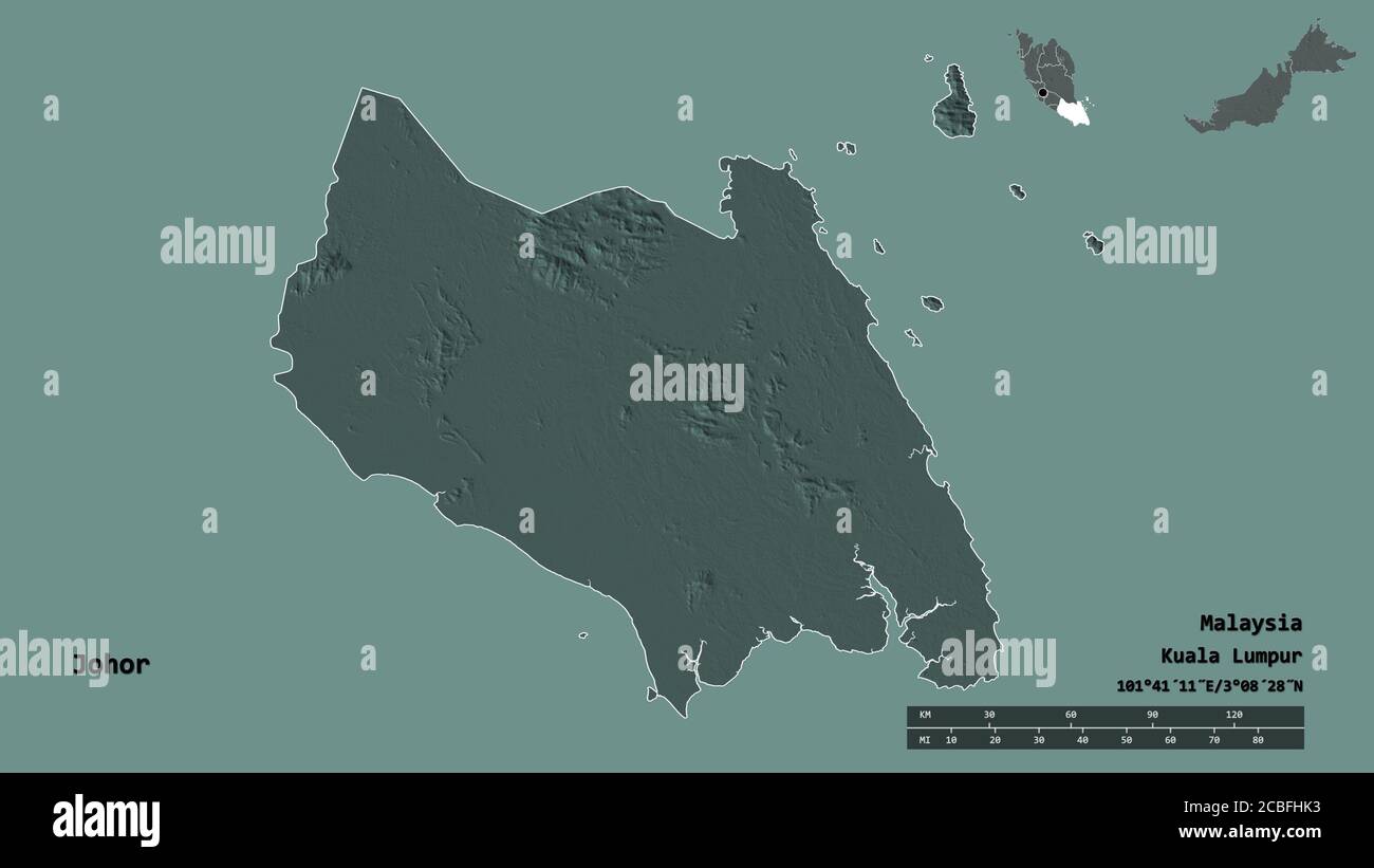 Form von Johor, Staat von Malaysia, mit seiner Hauptstadt isoliert auf festem Hintergrund. Entfernungsskala, Regionenvorschau und Beschriftungen. Farbige Höhenkarte. 3D Stockfoto