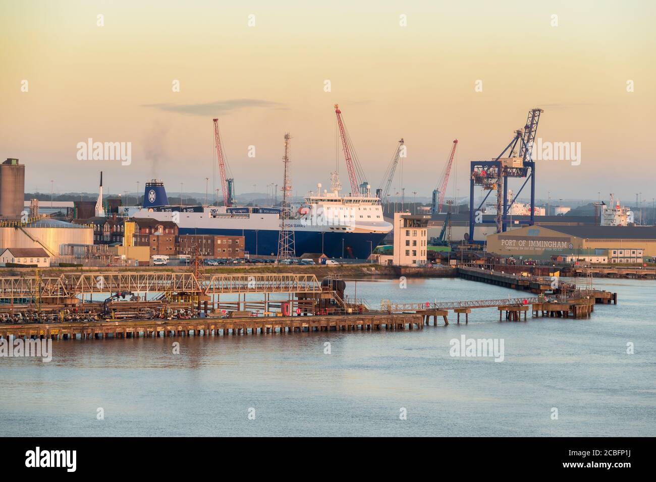 IMMINGHAMN PORT, GROSSBRITANNIEN - 2016. JULI 03. Immingham Hafen Eingang vom Meer. Stockfoto