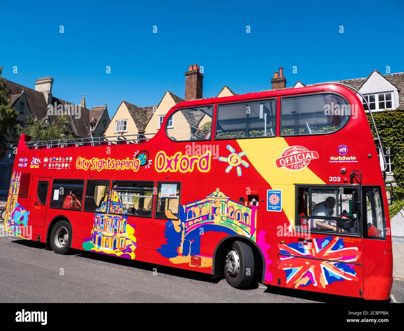 Red Sightseeing Bus, Broad St, Oxford, Oxfordshire, England, Großbritannien, GB. Stockfoto