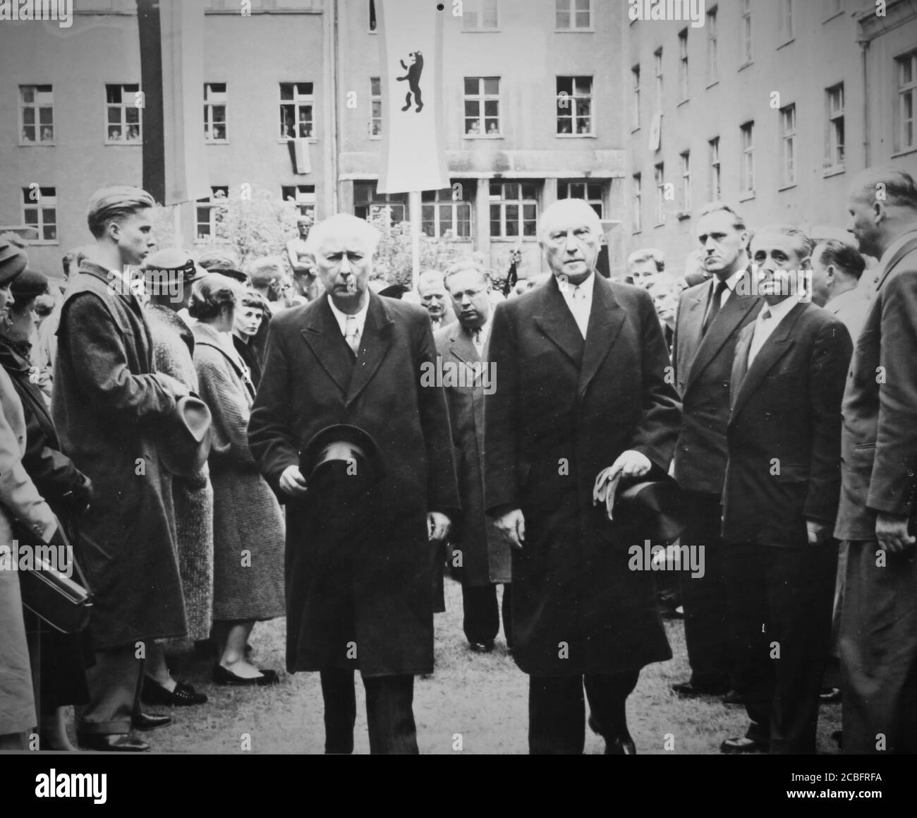 Theodor Heuss und Kondrad-Adenauer, ehemaliger Präsident und Bundeskanzler der Bundesrepublik Deutschland Stockfoto