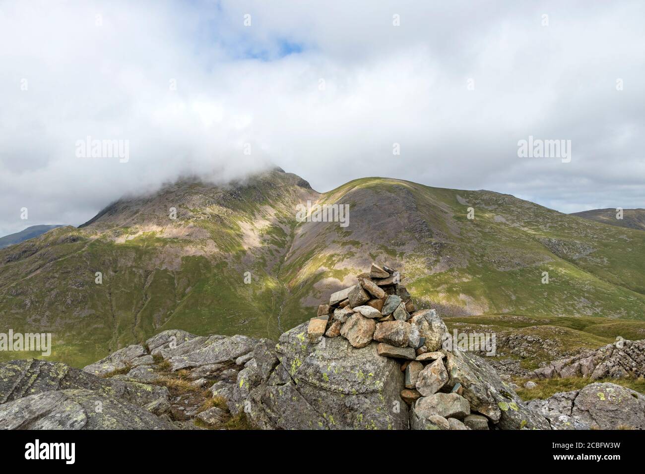 Great Gable und Green Gable vom Gipfel des Seathwaite Fell, Lake District, Cumbria, Großbritannien Stockfoto