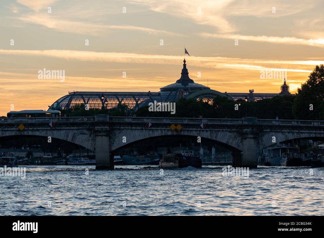 Pont royal e pont de la concorde Fotos und Bildmaterial in hoher
