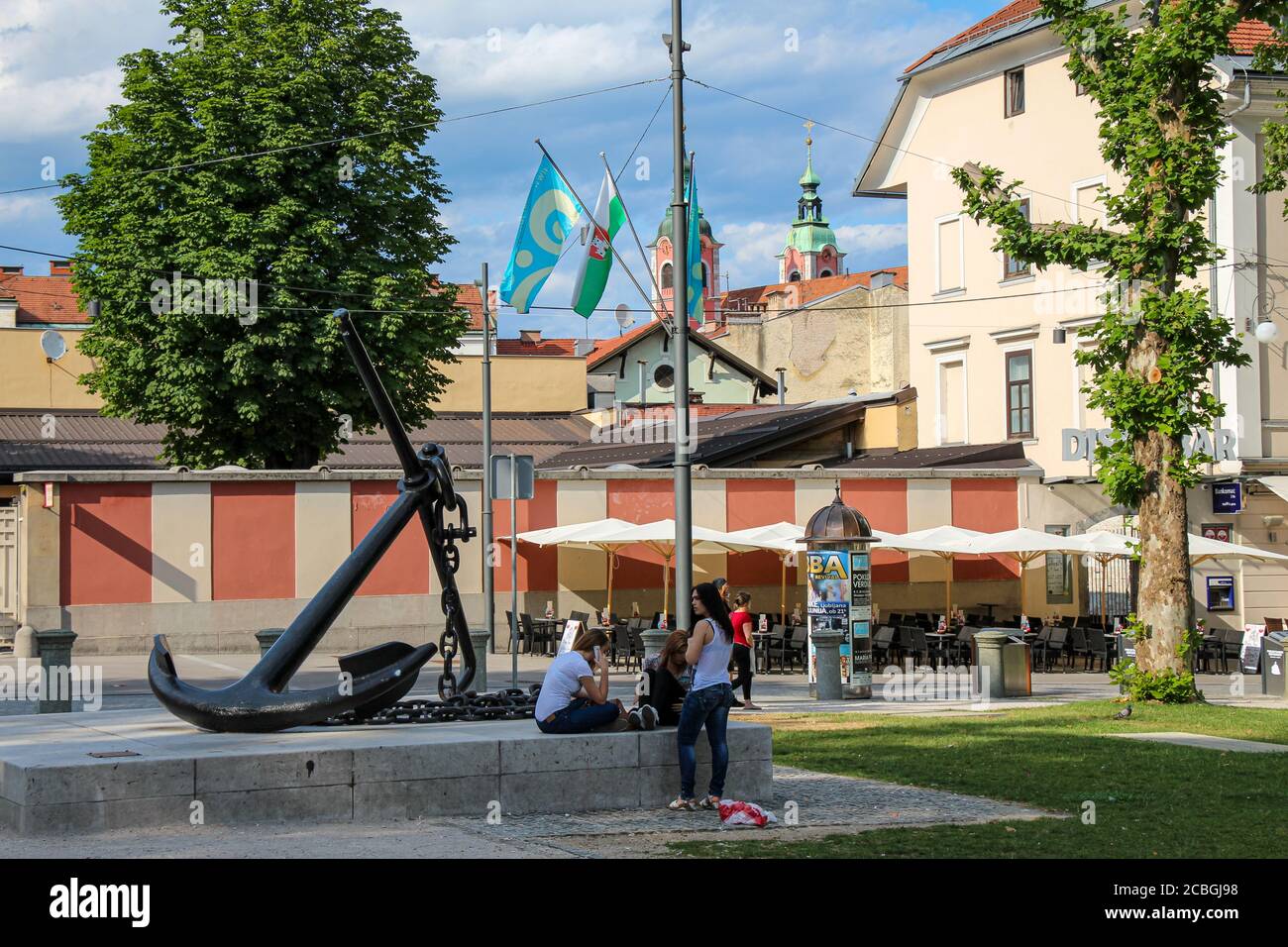 Ljubljana, Slowenien - 16. Juli 2018: Der Spomenik Sidro Anker im Park Zvezda, neben dem Kongressplatz, Ljubljana Stockfoto