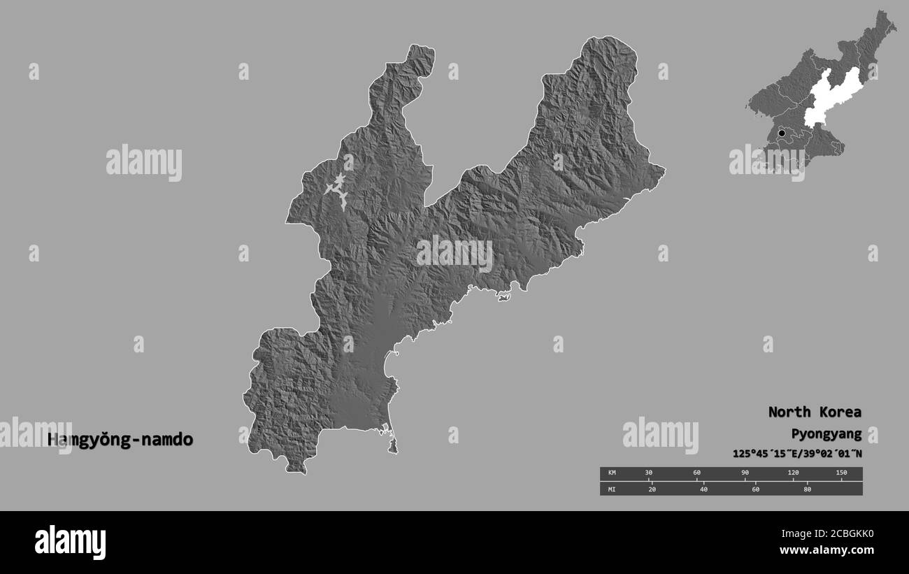 Form von Hamgyŏng-Namdo, Provinz Nordkorea, mit seiner Hauptstadt isoliert auf festem Hintergrund. Entfernungsskala, Regionenvorschau und Beschriftungen. Bilevel Stockfoto