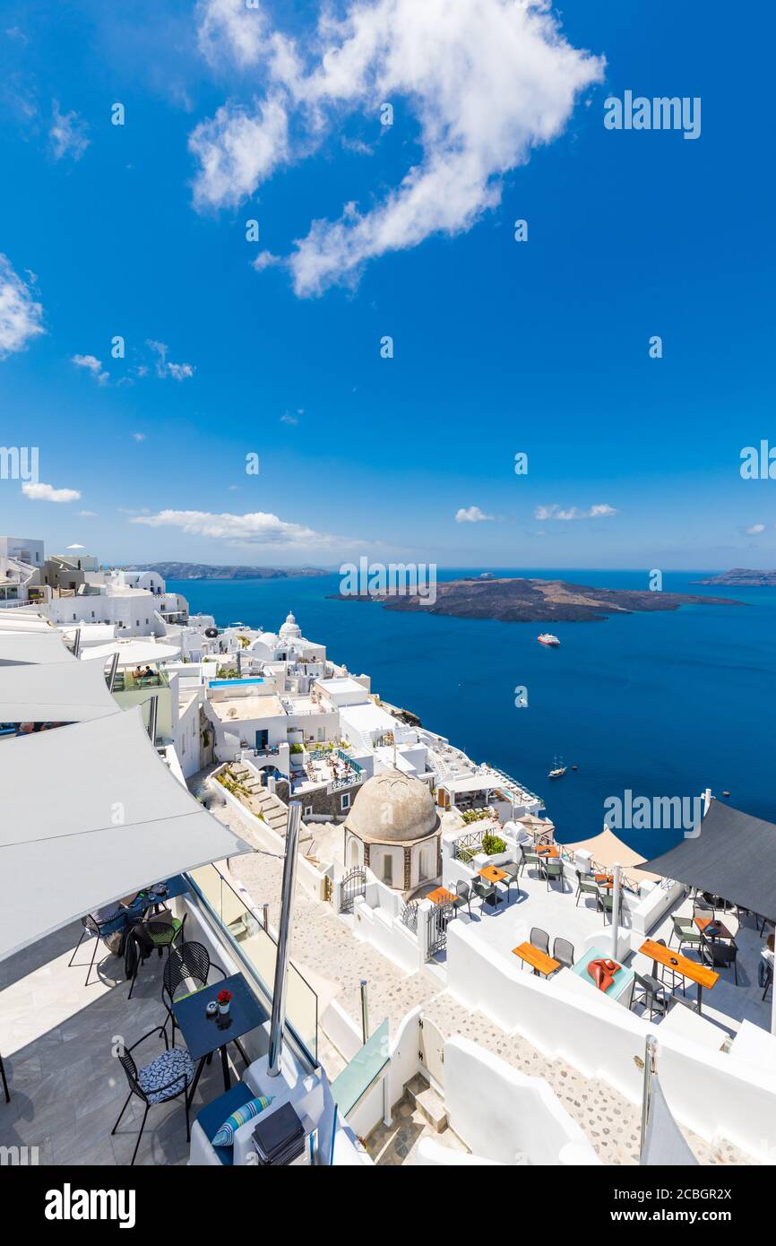 Sommerurlaub für Reise Ziel Hintergrund Konzept. Wunderschöne Landschaft Hintergrund, perfekter Urlaub, weiße Caldera Blick auf Santorini in Griechenland. Stockfoto
