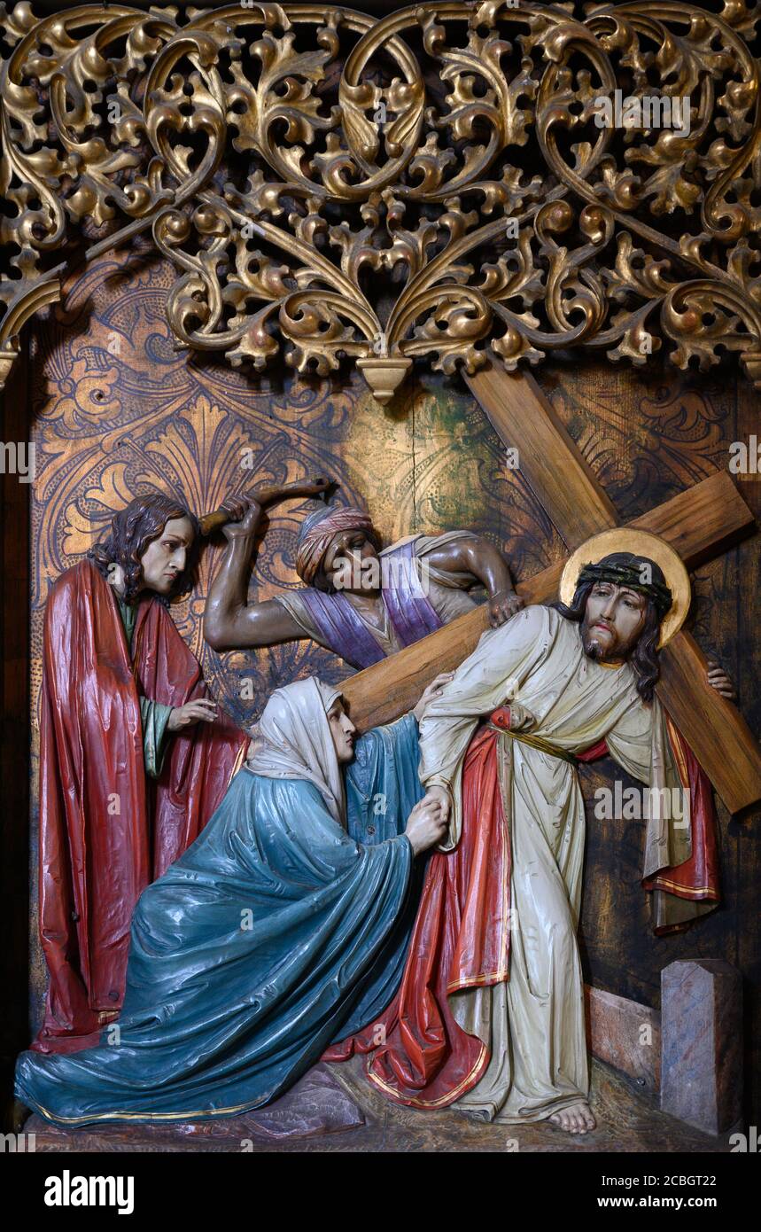 Jesus begegnet seiner Mutter auf dem Kreuzweg. St.-Martin-Kathedrale in Bratislava, Slowakei. 2020/05/20. Stockfoto