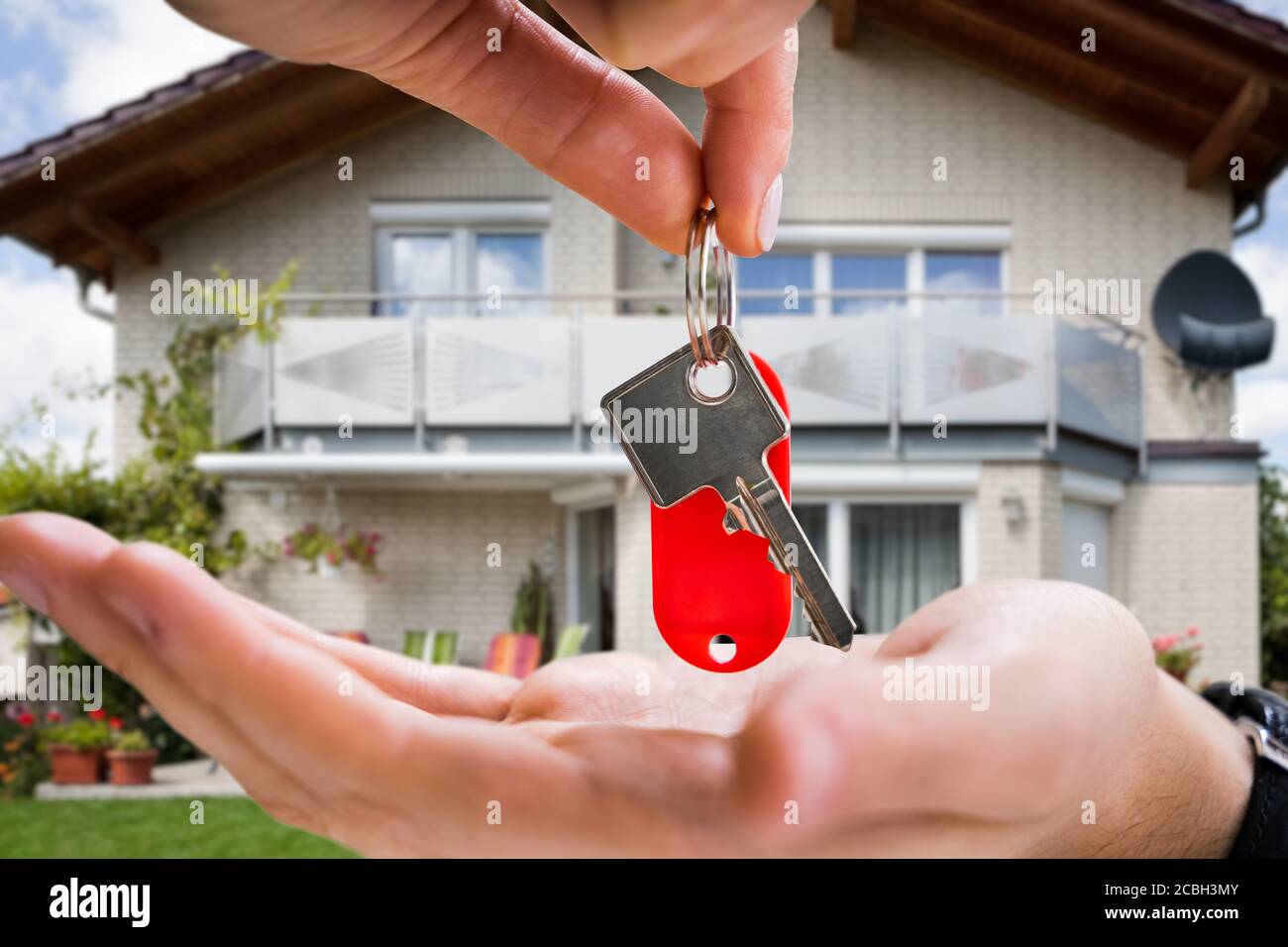 Haus Kaufen Deal. Neue Immobilien Stockfoto