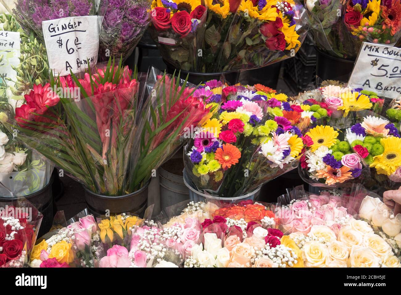 Bunches von bunten Blumen auf einem Verkauf Stockfoto