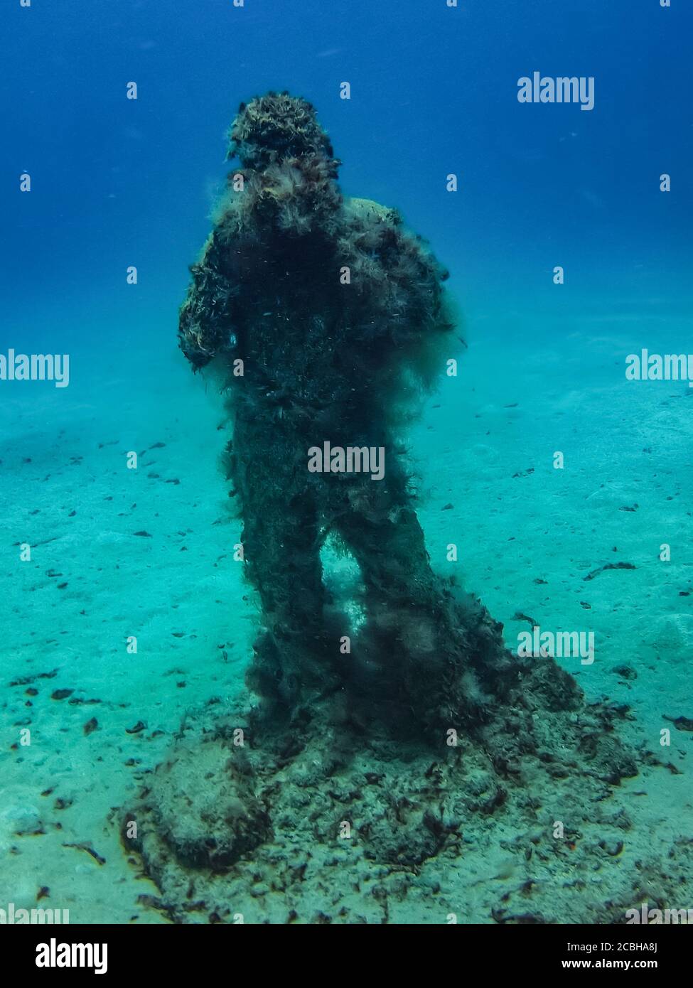 'Foto Op' Skulptur eines Unterwasserfotografen von Jason deCaires Taylor im Museo Atlantico Unterwassermuseum vor Playa Blanca, Lanzarote. Stockfoto