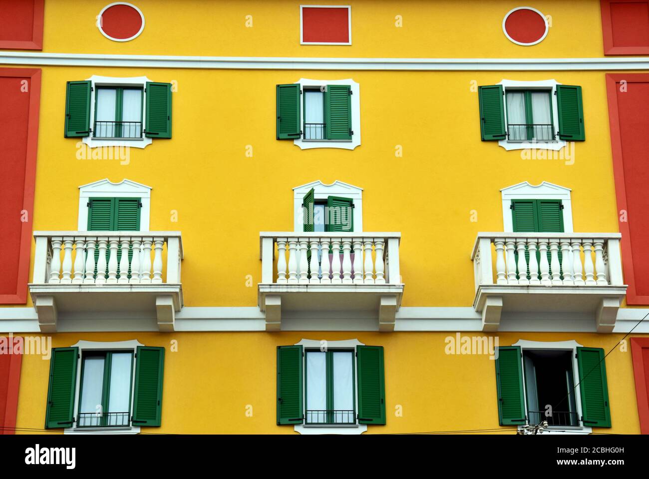 Farbenfrohes Gebäude in Mailand, Italien Stockfoto