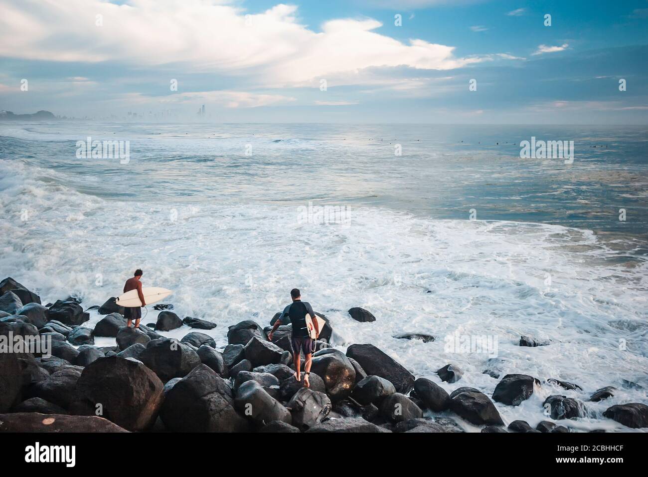 Surfen am Morgen in Burleigh Heads Stockfoto