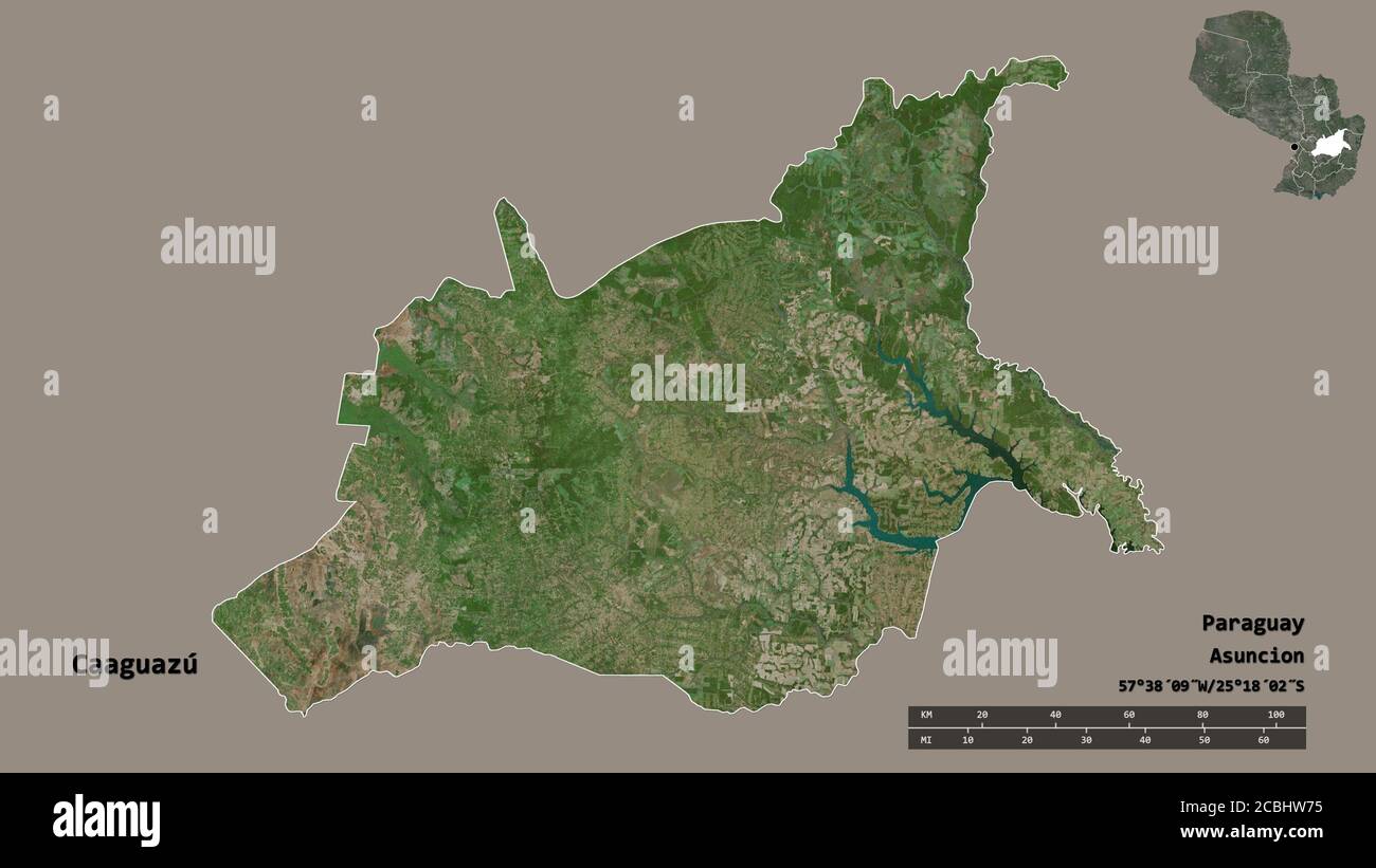 Form von Caaguazú, Department of Paraguay, mit seiner Hauptstadt auf festem Hintergrund isoliert. Entfernungsskala, Regionenvorschau und Beschriftungen. Satellitenbilder Stockfoto