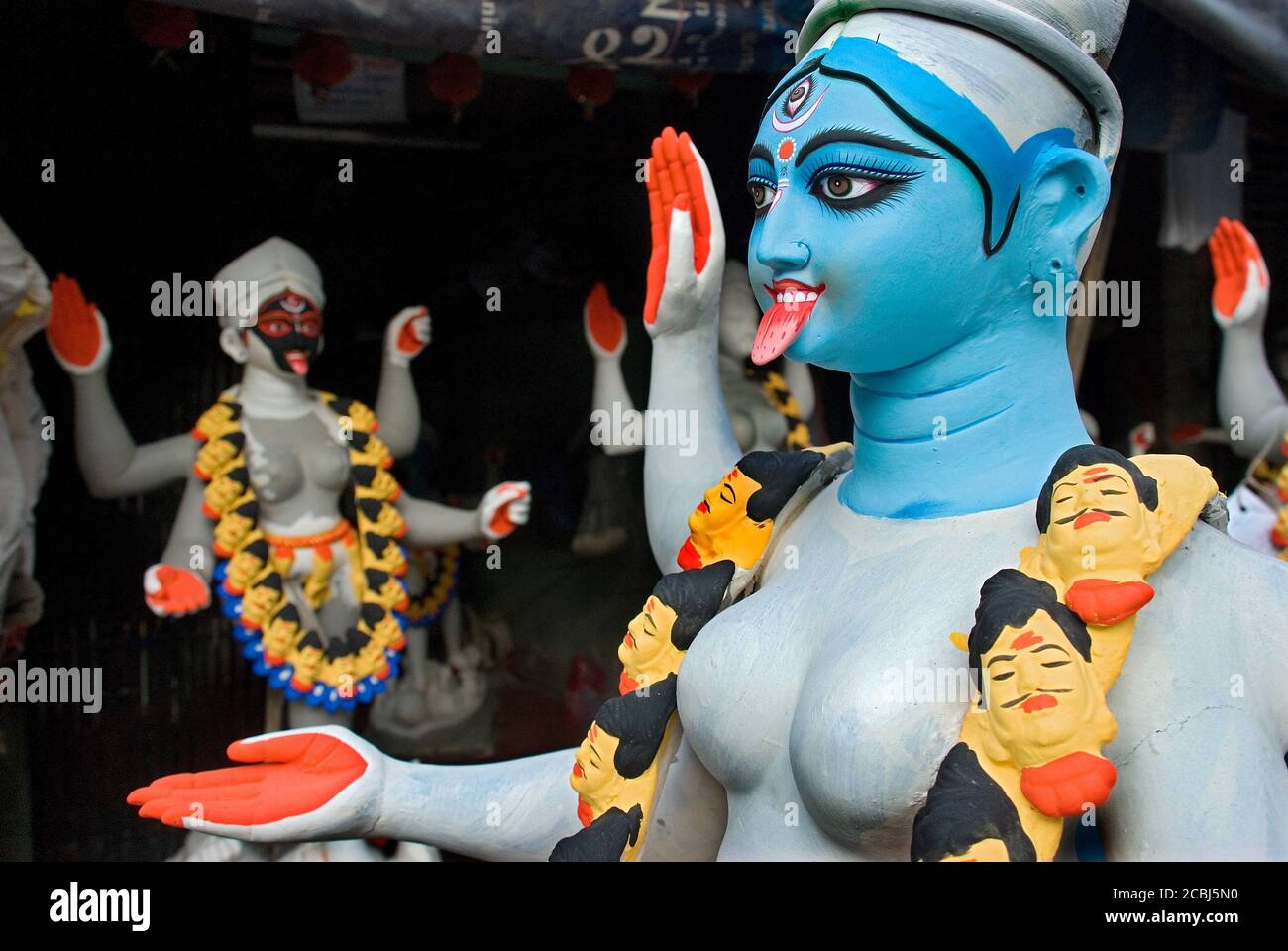 hindu-Göttin kali Idol, das an Kumartuli kalkata westbengalen macht Stockfoto