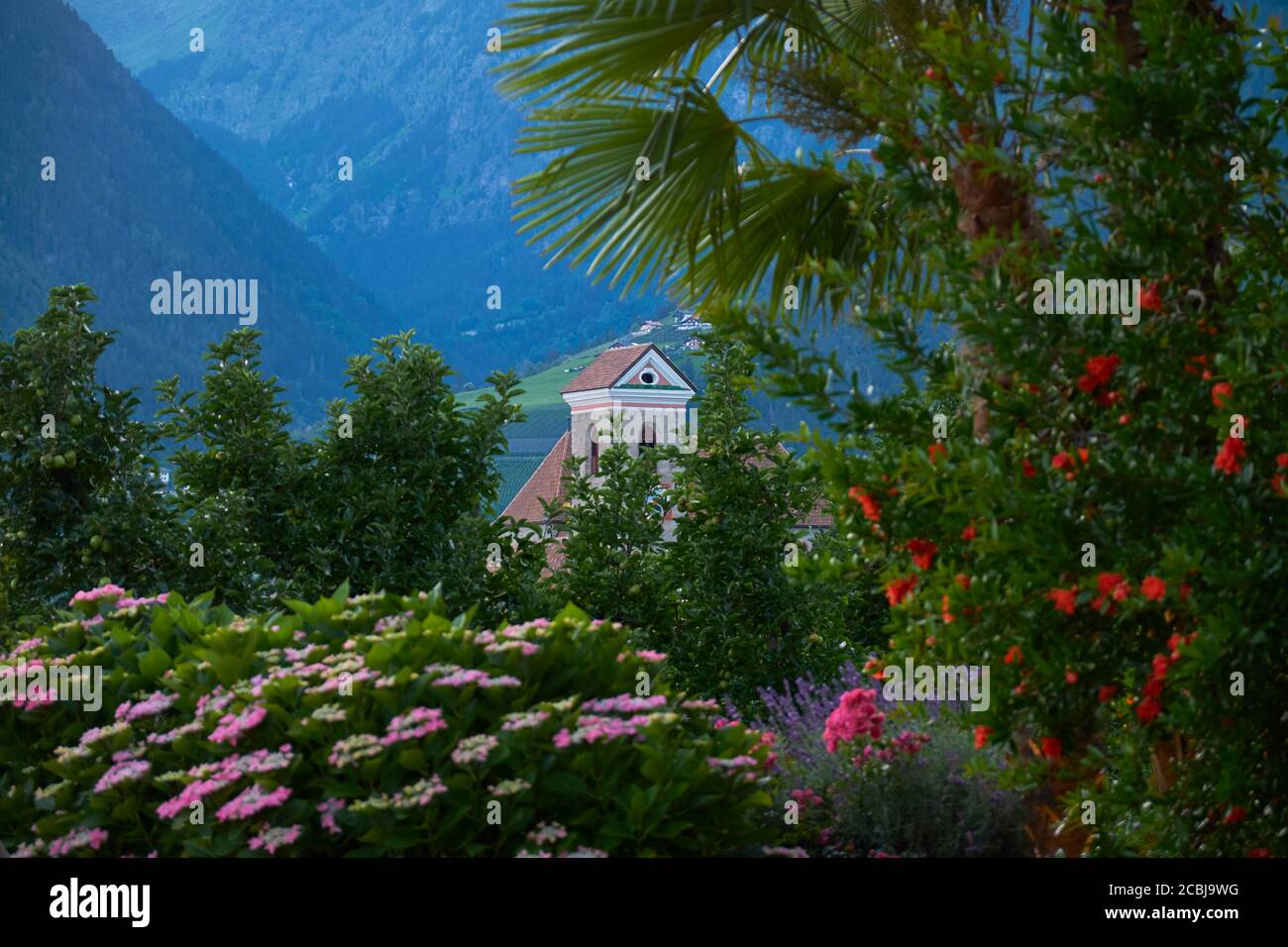 Dorfkirche von Schenna, Südtirol Stockfoto