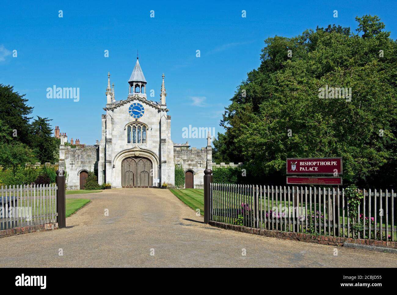 Das Torhaus von Bishopthorpe Palace, die Residenz des Erzbischofs von York, Bishopthorpe, North Yorkshire, England Großbritannien Stockfoto