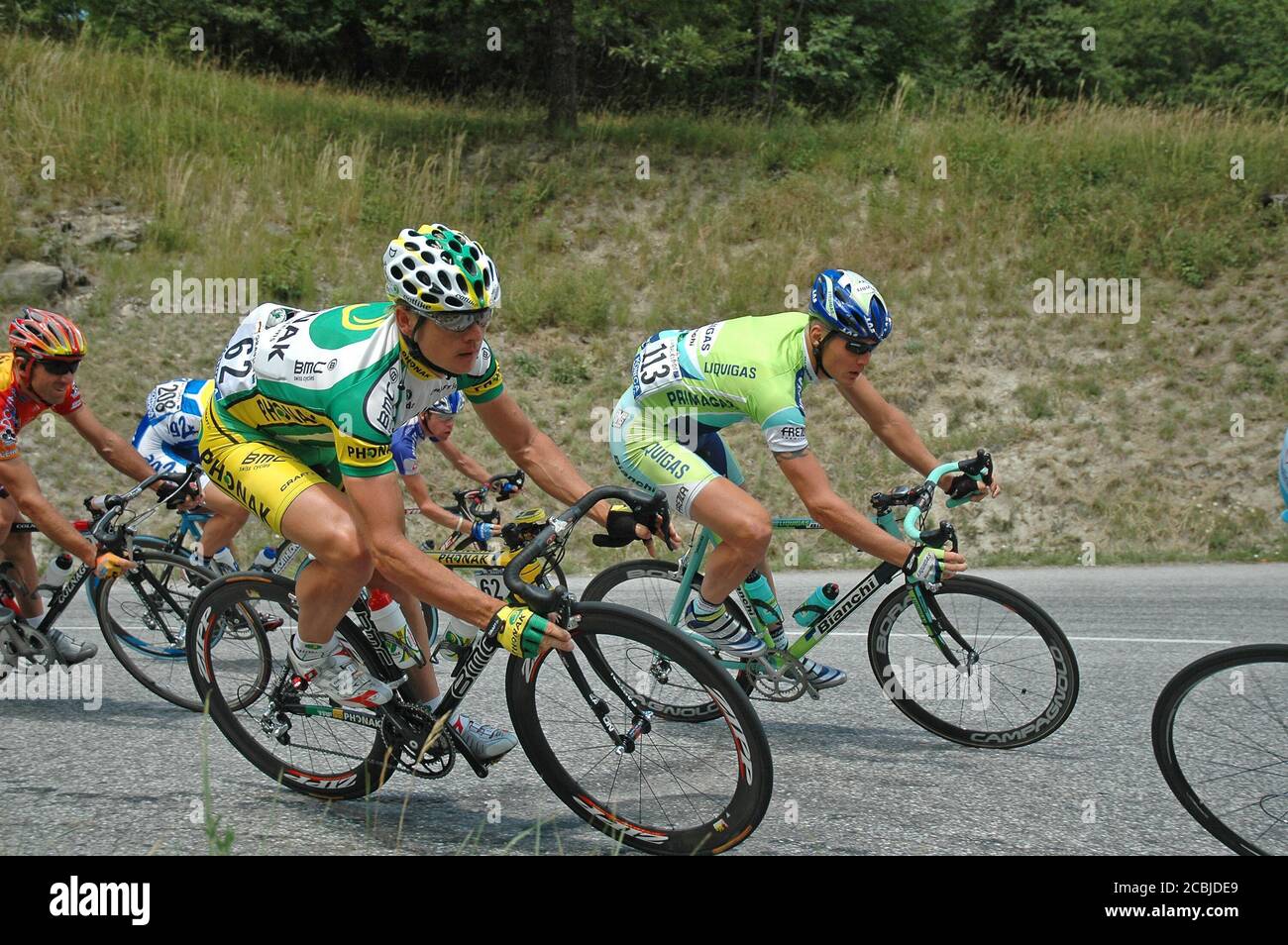 Bert Grabsch,(Vordergrund - Nummer 62) der deutsche Rennradprofi bei der Tour de France 2005 - Etappe 11: Courchevel - Briançon. Stockfoto