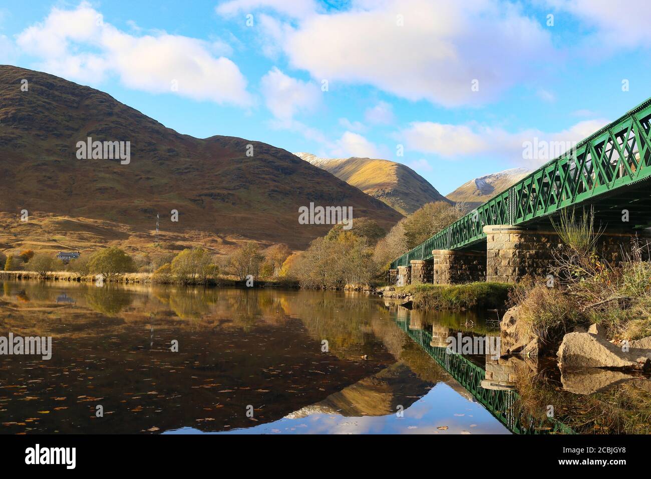 Eisenbahnbrücke über Lock Awe, Schottland. Stockfoto