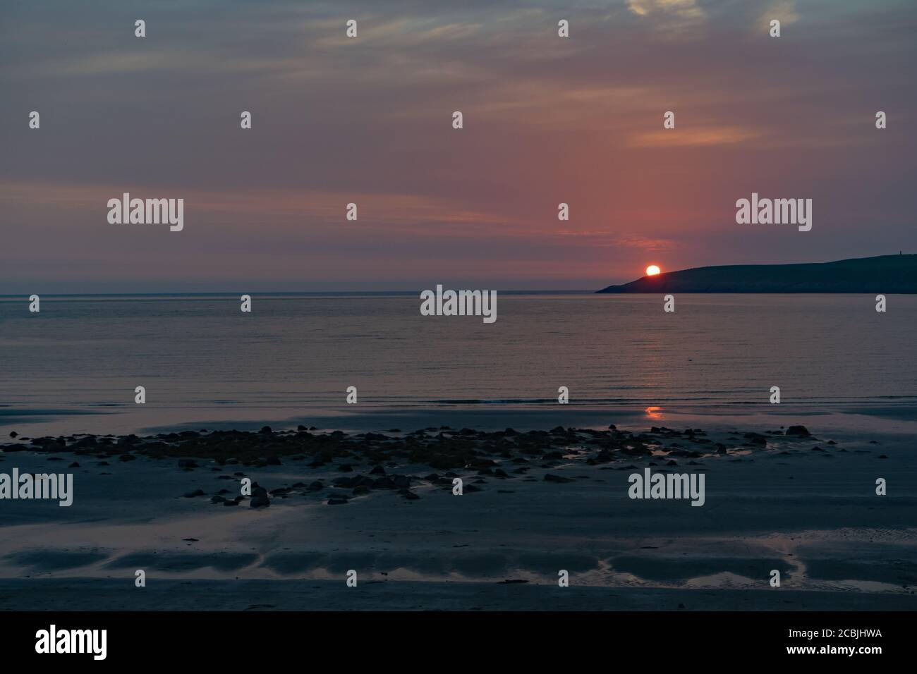 Sonnenuntergang über dem Strand von Port Logan, Dumfries & Galloway Stockfoto
