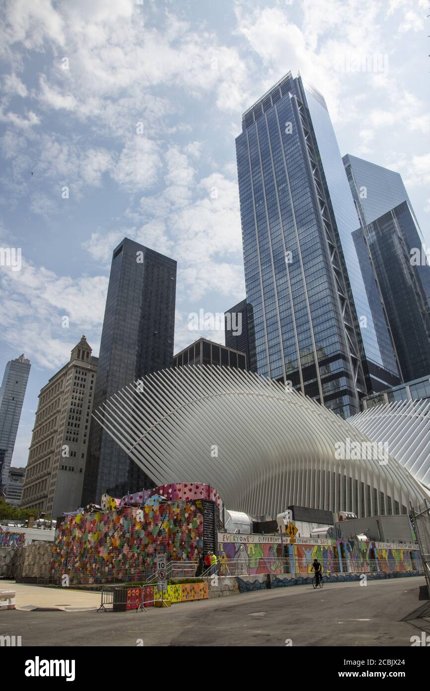 Interessante Mischung aus zeitgenössischer Architektur im World Trade Center in Manhattan. Stockfoto