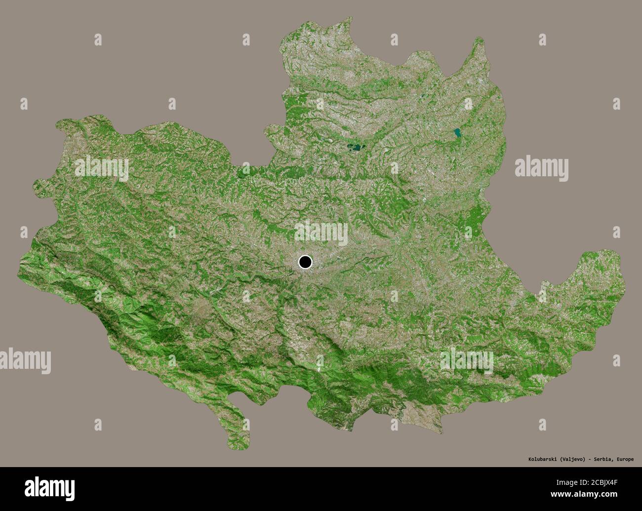 Form von Kolubarski, Bezirk von Serbien, mit seiner Hauptstadt auf einem einfarbigen Hintergrund isoliert. Satellitenbilder. 3D-Rendering Stockfoto