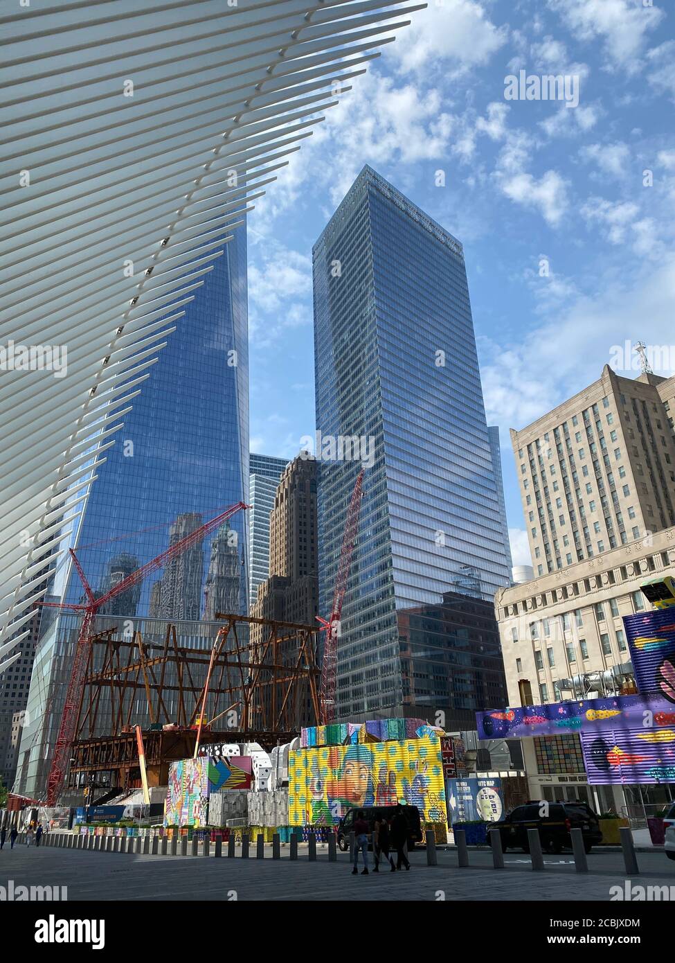 Interessante Mischung aus zeitgenössischer Architektur im World Trade Center in Manhattan. Stockfoto