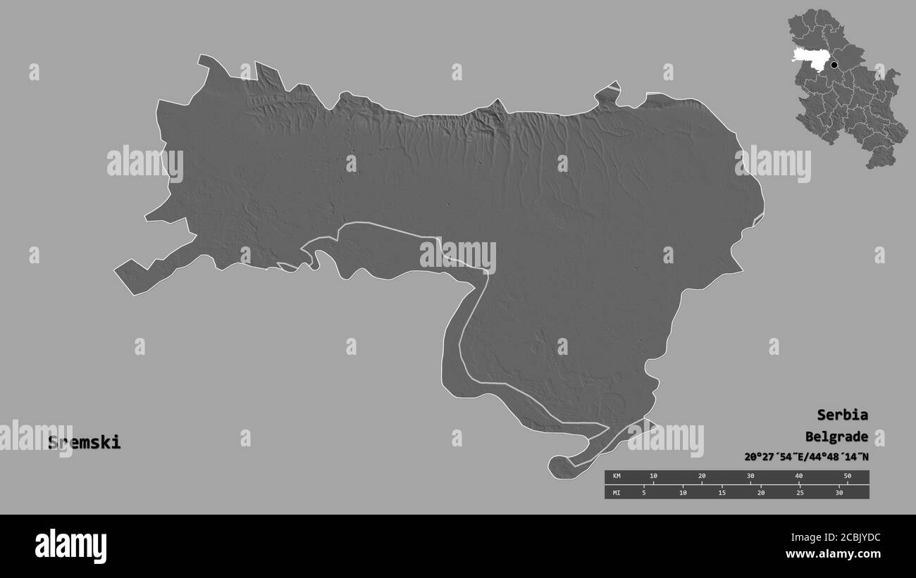 Form von Sremski, Bezirk von Serbien, mit seiner Hauptstadt auf festem Hintergrund isoliert. Entfernungsskala, Regionenvorschau und Beschriftungen. Höhenkarte mit zwei Ebenen. Stockfoto