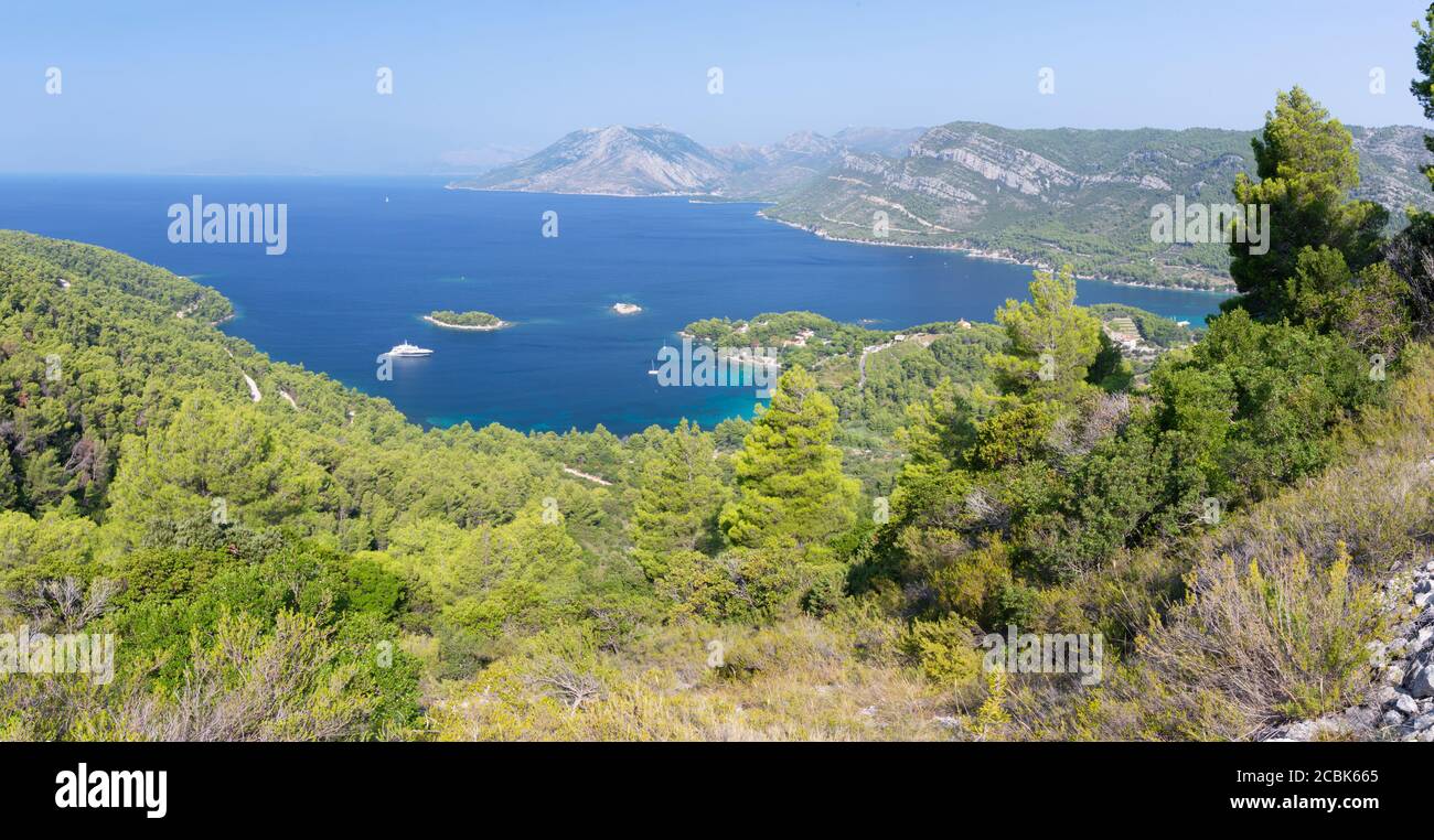 Kroatien - Die panoramatic Landschaft und an der Küste der Halbinsel Peliesac in der Nähe von Zuliana von Sveti Ivan Peak. Stockfoto