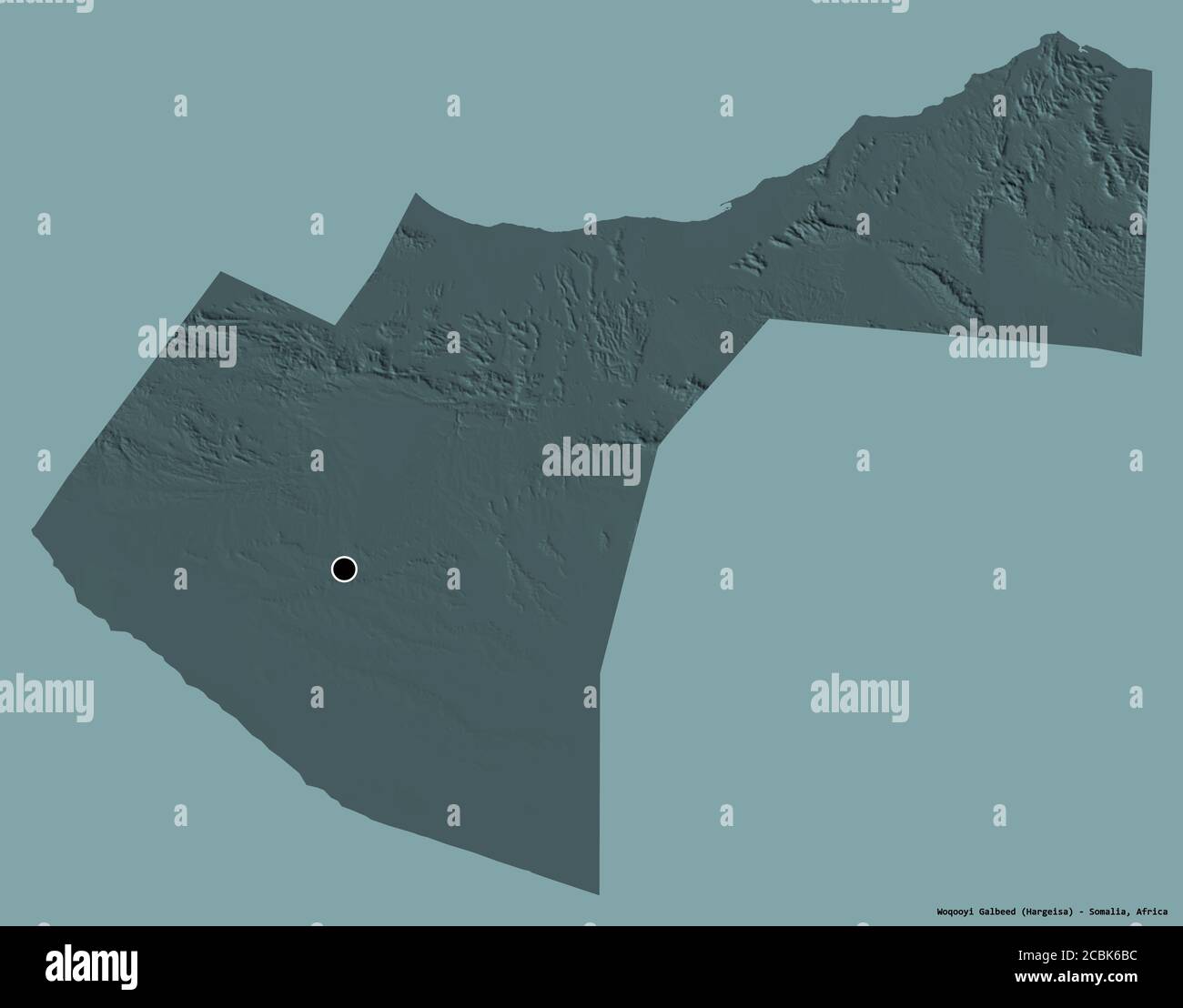 Form von Woqooyi Galbeed, Region Somalia, mit seiner Hauptstadt isoliert auf einem einfarbigen Hintergrund. Farbige Höhenkarte. 3D-Rendering Stockfoto