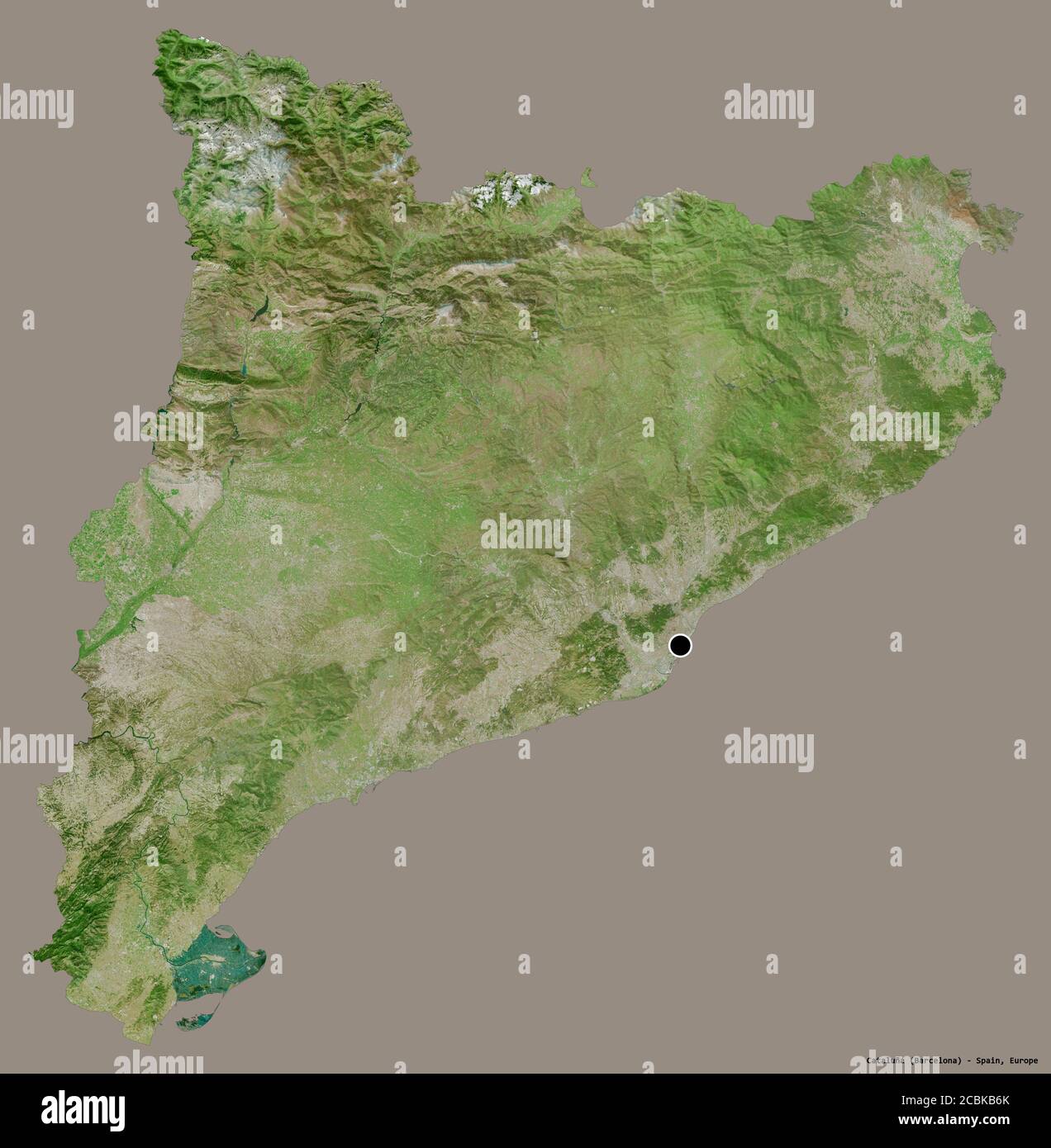 Form von Cataluña, autonome Gemeinschaft von Spanien, mit seiner Hauptstadt isoliert auf einem einfarbigen Hintergrund. Satellitenbilder. 3D-Rendering Stockfoto