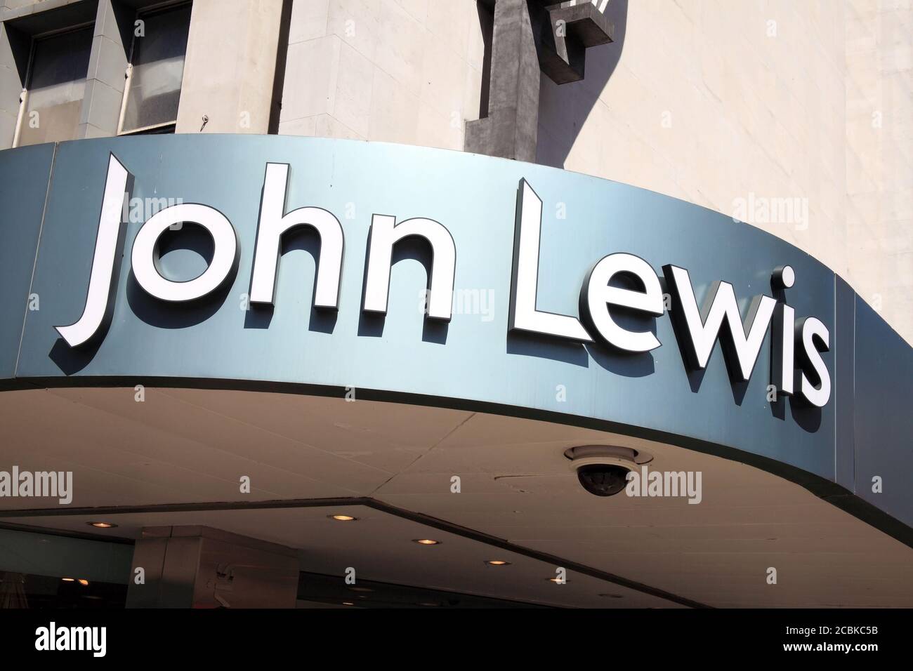 London, Vereinigtes Königreich, Jun 29, 2011 : John Lewis Kaufhaus Werbung Logo-Zeichen in seinem Einzelhandelsgeschäft in Oxford Street, die ein popul ist Stockfoto