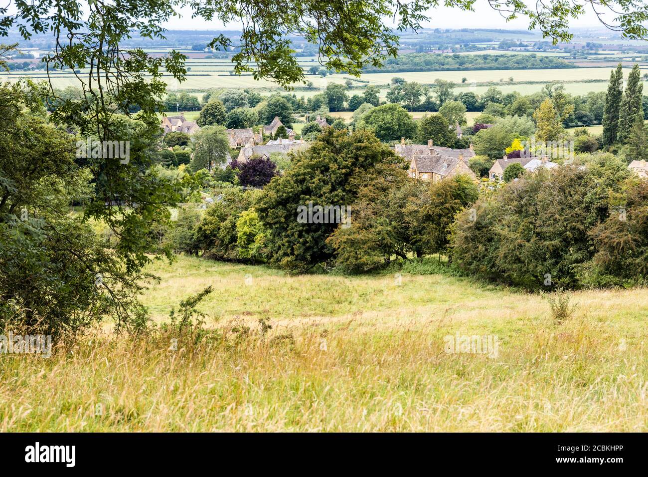 Das Cotswold Dorf Laverton liegt am Fuße des Cotswold Scarp in Gloucestershire, Großbritannien Stockfoto