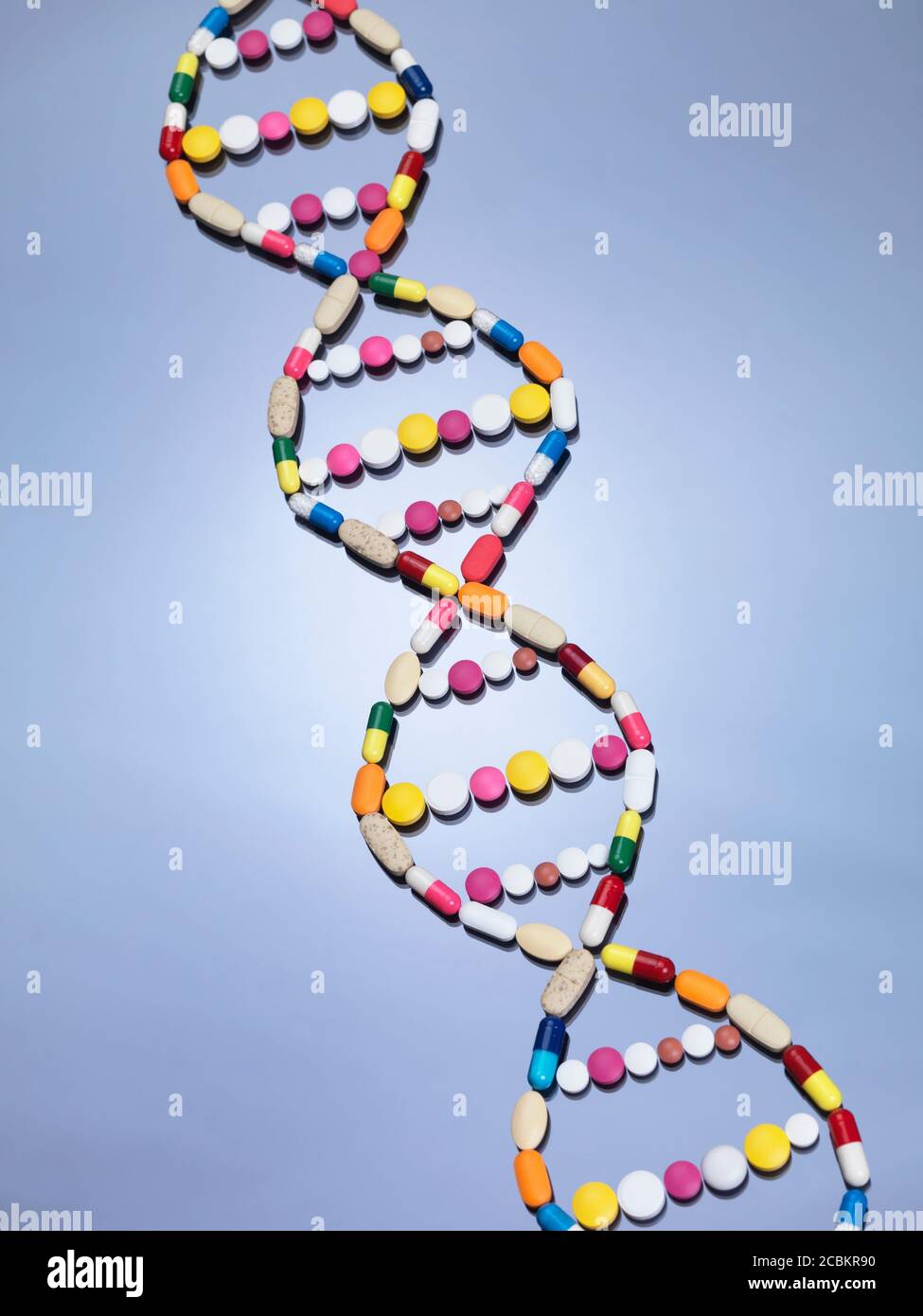Pillen in Form der DNA-Strang Stockfoto