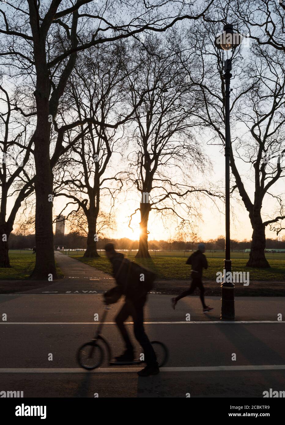 Radfahren in Hyde Park, London, England, UK Stockfoto