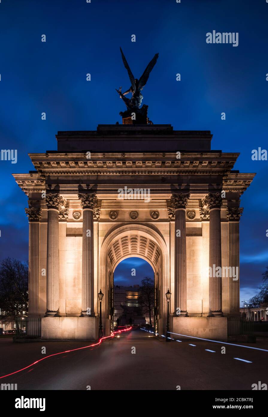 Außenseite des Wellington Arch bei Nacht, London, England, UK Stockfoto