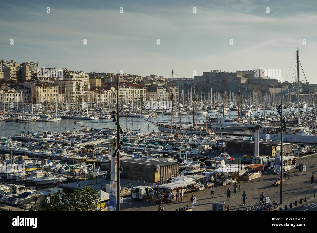 Boote in Marina, Vieux-Port, Marseille, Frankreich Stockfoto