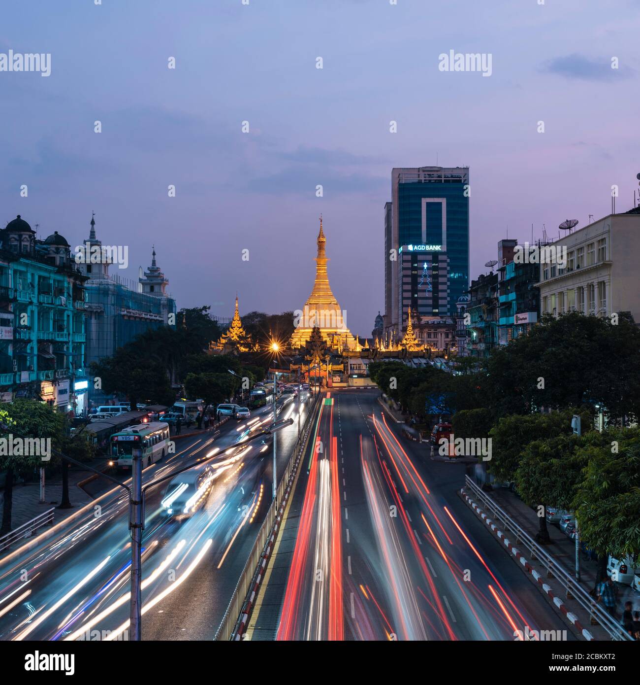 Leichte Wege auf Doppelkutschenweg, Yangon, Myanmar Stockfoto