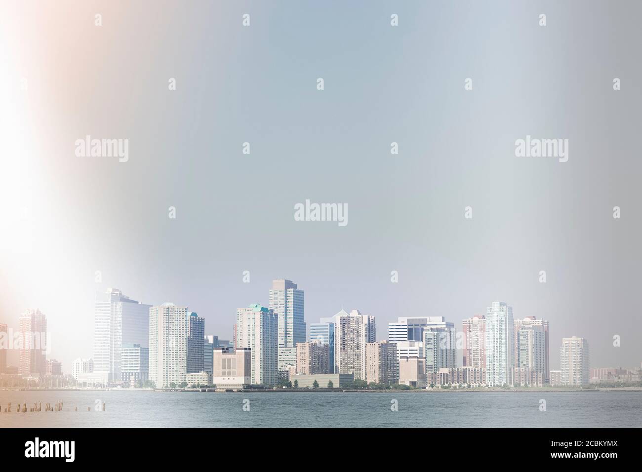 Farbgefilterte Ansicht von Hoboken, New Jersey aus Manhattan, New York, USA Stockfoto