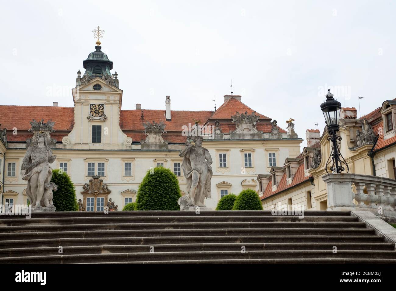 Große Treppe und Schloss Valtice, Mähren, Tschechische Republik Stockfoto