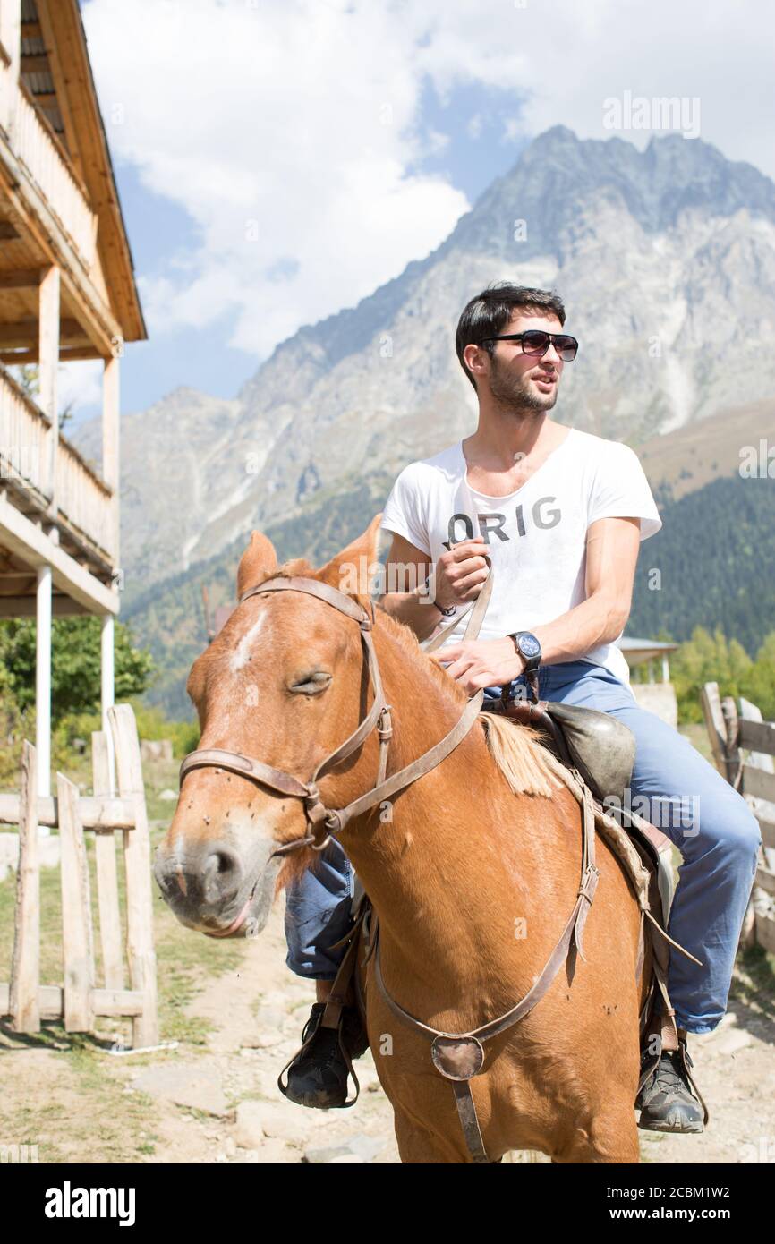 Mann auf dem Pferd, Ushba, Svaneti, Georgia Stockfoto