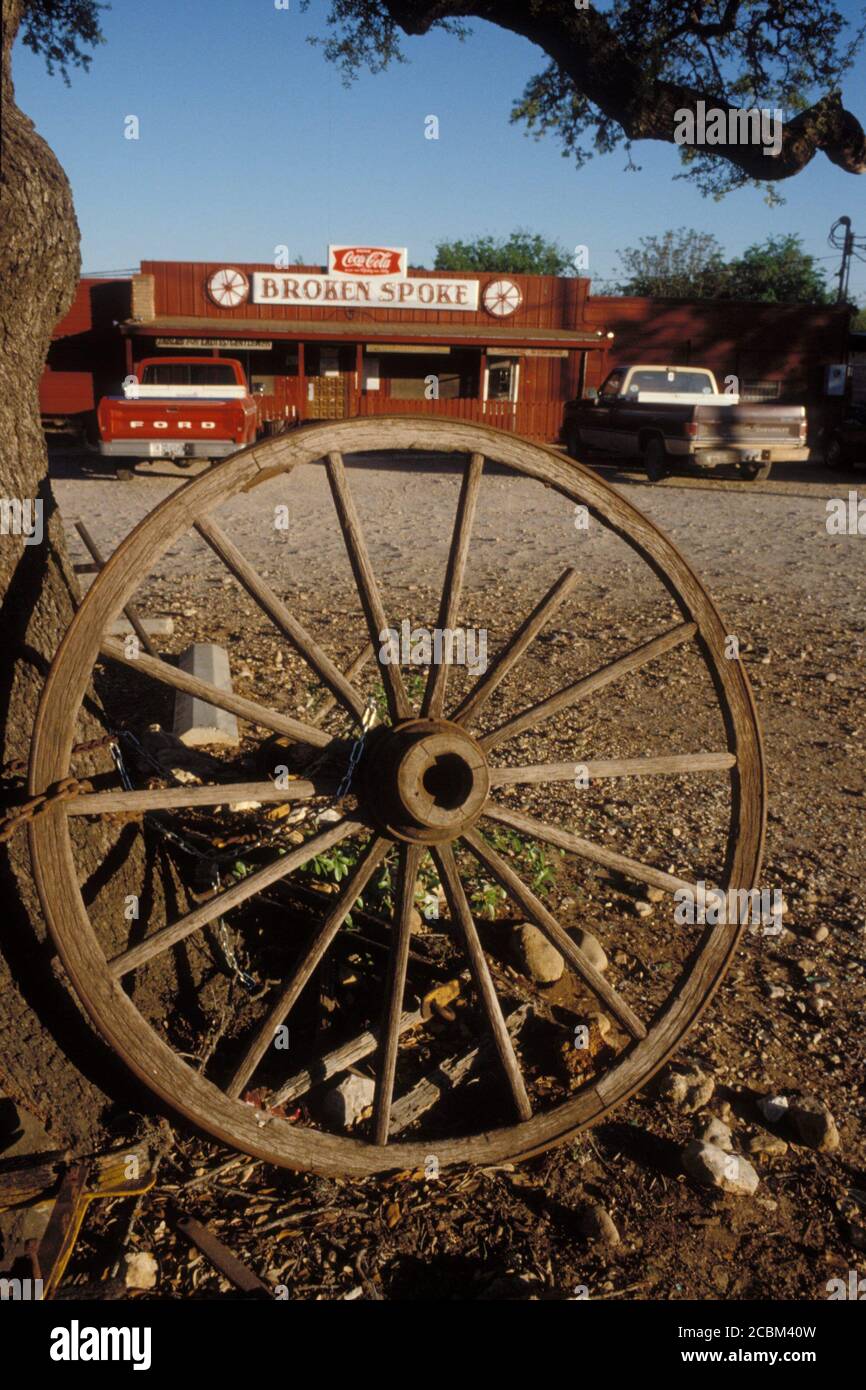 Austin, Texas, USA: Außenansicht der Broken Spoke, einer texanischen Tanzhalle, die für Country- und Western-Musik steht. ©Bob Daemmrich Stockfoto