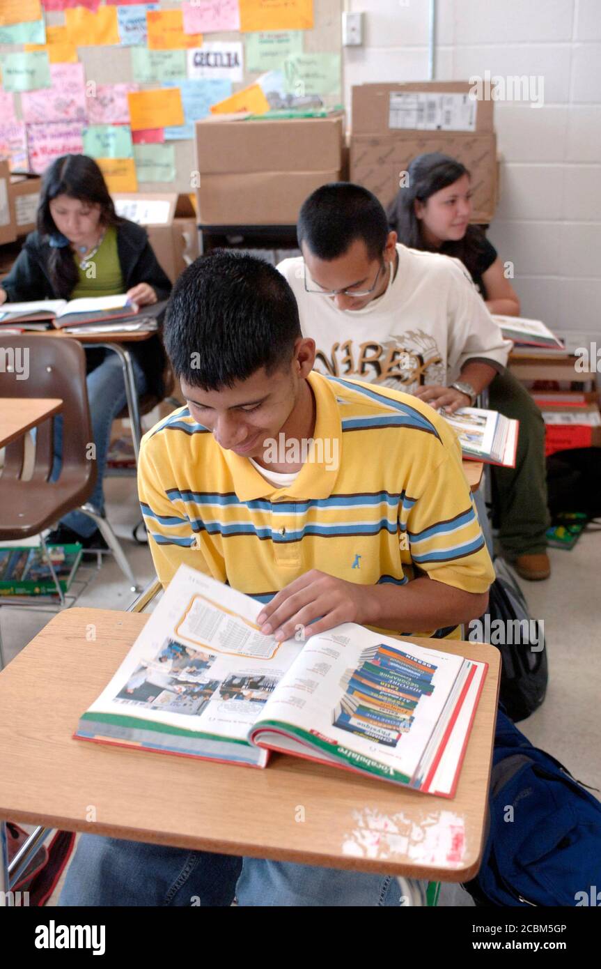 Austin, Texas USA, 22. September 2006: Schüler im Klassenzimmer der Travis High School, einer überwiegend hispanischen Schule auf der Südseite von Austin. ©Bob Daemmrich Stockfoto