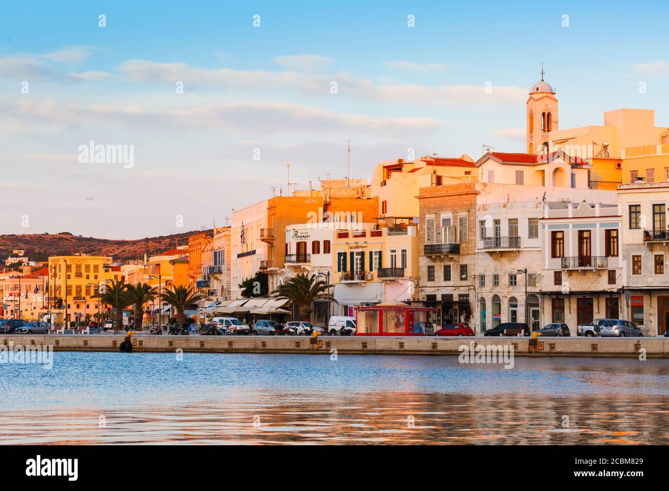 Küste von Ermoupoli auf der Insel Syros in Griechenland. Stockfoto